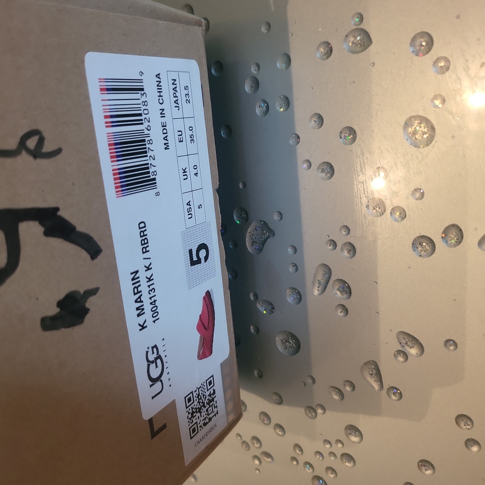 New Ugg Flats - image 3